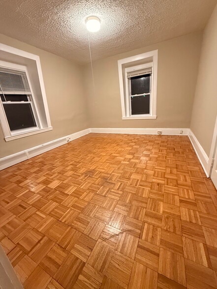 Building Photo - 363 Windsor St