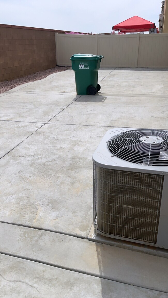 Building Photo - 6032 Mariposa Dr