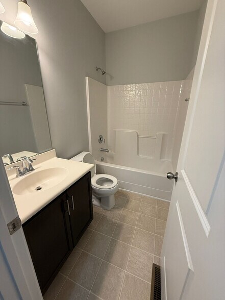 Building Photo - Room in Townhome on Durants Neck Ln