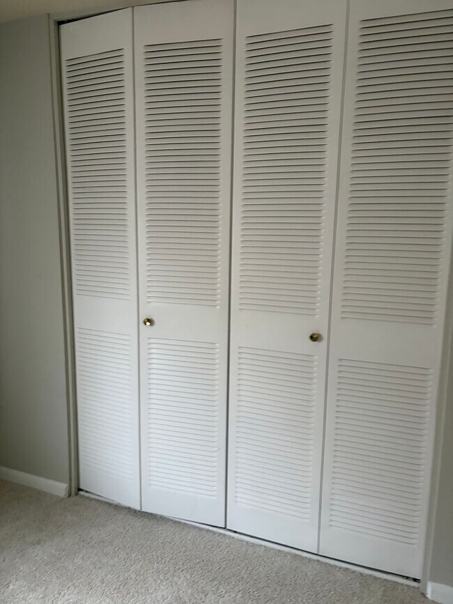 Building Photo - REMODELED NW RALEIGH 3 BEDROOM CONDO IN MARTINIQUE--SWIMMING POOL- UPDATED PRIMARY BATHROOM