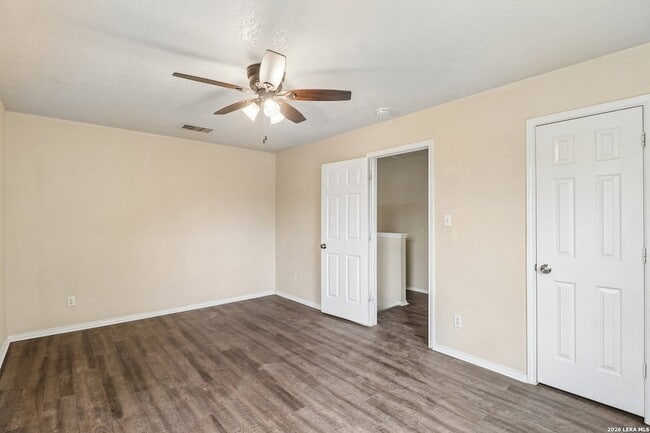 Building Photo - 407 Amberdale Oak