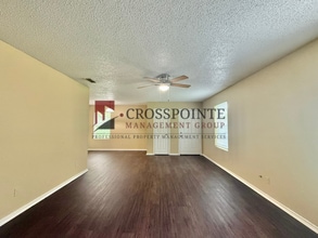 Building Photo - 3 Bedroom, 2 Bathroom Home!