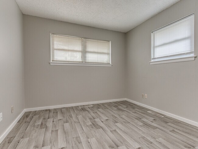 Building Photo - 2104 SW 68th St