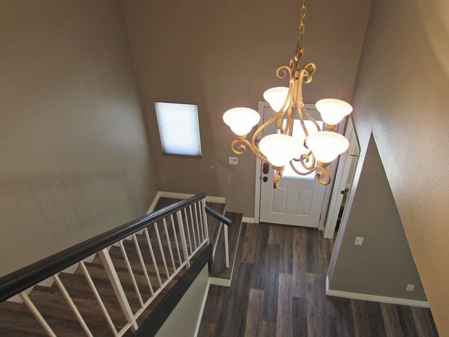 Building Photo - Gorgeous Private  Townhome on Cul-de-Sac--...