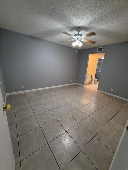 Building Photo - 11580 NW 43rd Ct