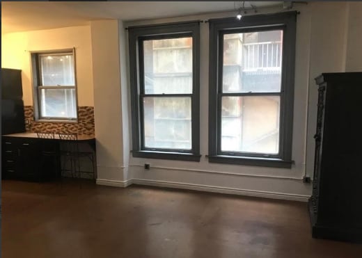 Building Photo - 215 W 7th St