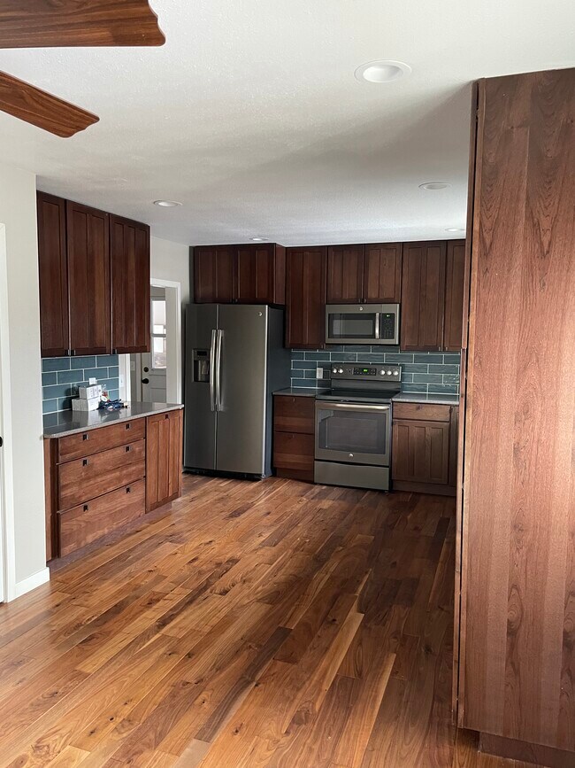 Building Photo - 4725 American Legion Rd SE