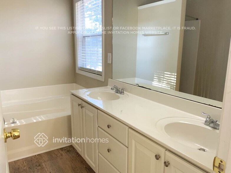 Building Photo - 8220 River Mill Ct
