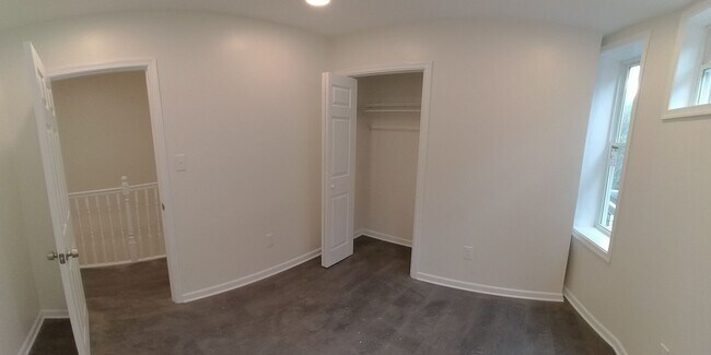 Building Photo - 4 Bedroom 3.5 Bath Home