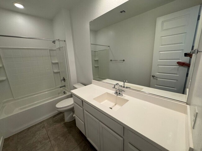 Building Photo - Beautiful Surprise Home: 4 Bd, 3 Ba