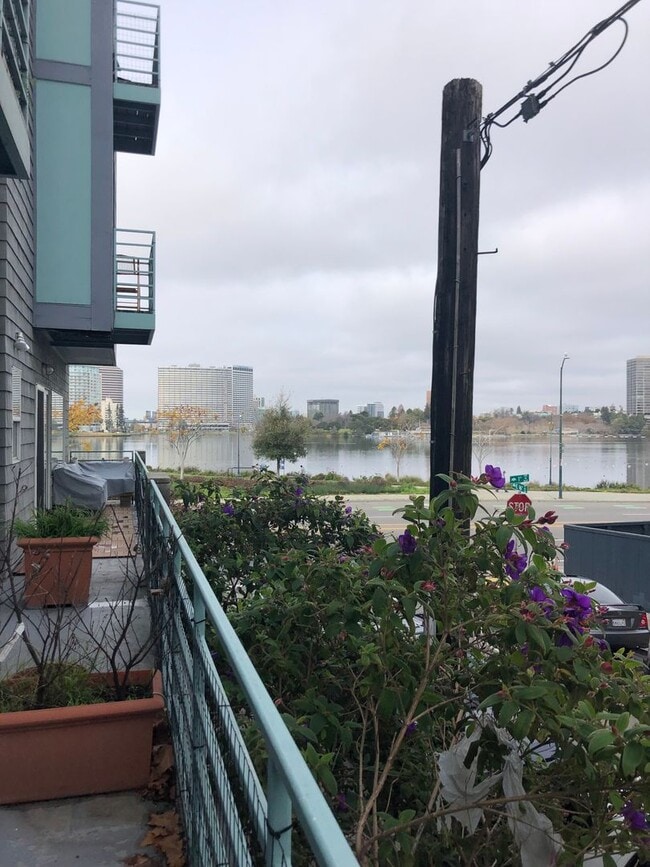 Building Photo - 1524 1st Ave