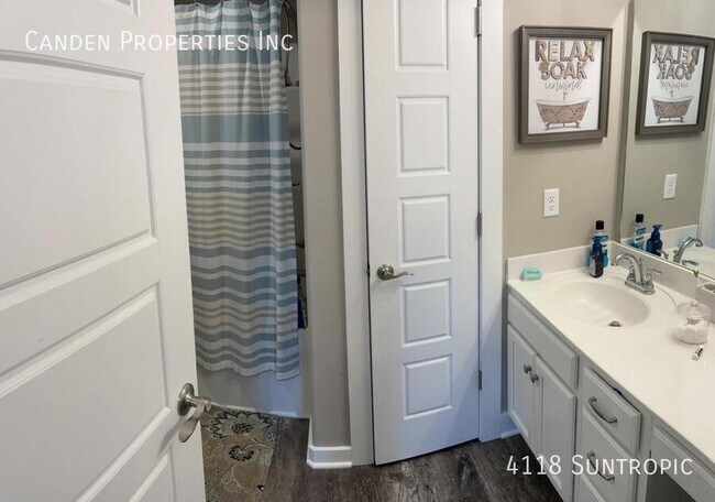 Building Photo - 4118 Suntropic-