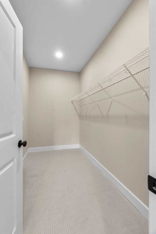Building Photo - 2272 Heywood Mdws