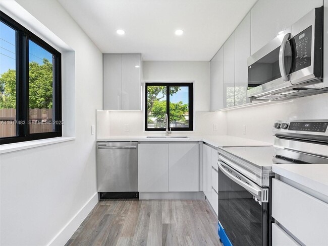 Building Photo - 4020 NW 1st Ave