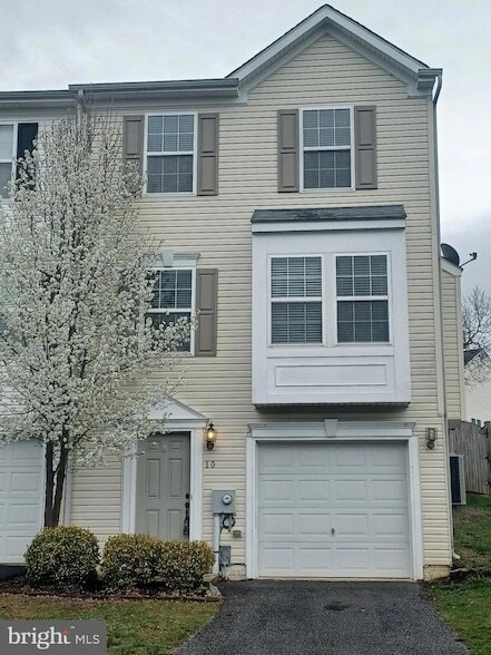 Building Photo - 10 Lopez Dr