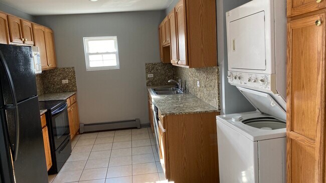 Building Photo - 8720 S Roberts Rd