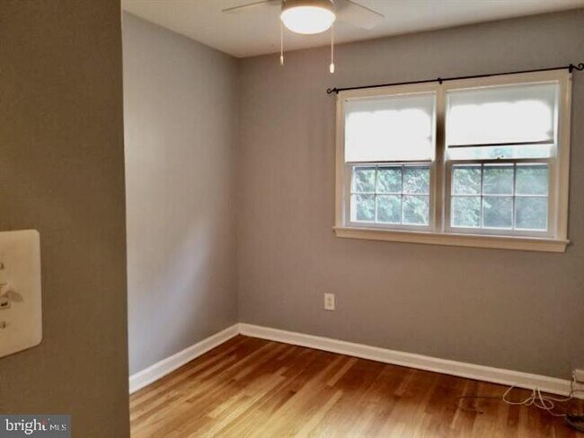 Building Photo - Charming 3-Bedroom Rental in Falls Church with 2 Full Baths and Spacious Layout!