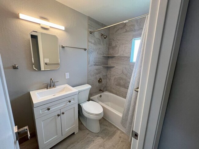 Building Photo - Fully Updated One Bedroom Upstairs Reno...