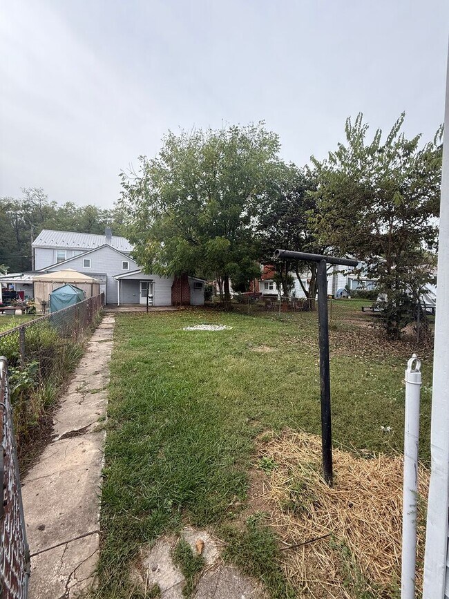 Building Photo - 2 bedroom possibly 3 with oversized Garage/Work Shop in Newville