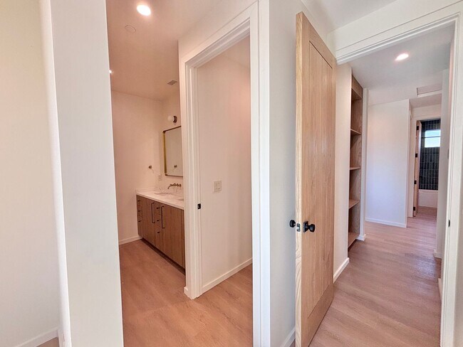 Building Photo - 17852 Saticoy St