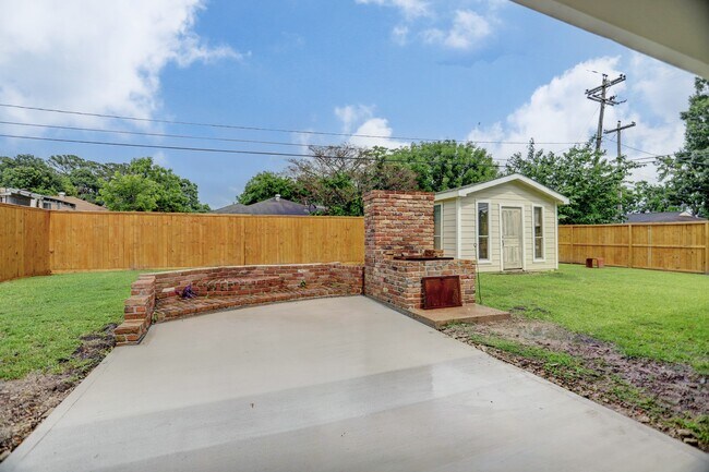 Building Photo - 5814 Anaqua Dr