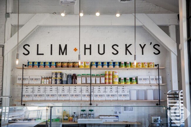 Building Photo - Stunner in the Arts District