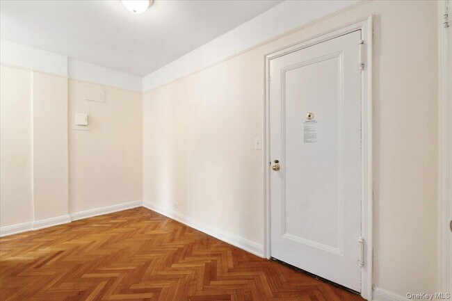 Building Photo - 45 Popham Rd
