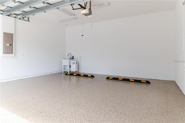 Building Photo - 13125 Casabella Dr