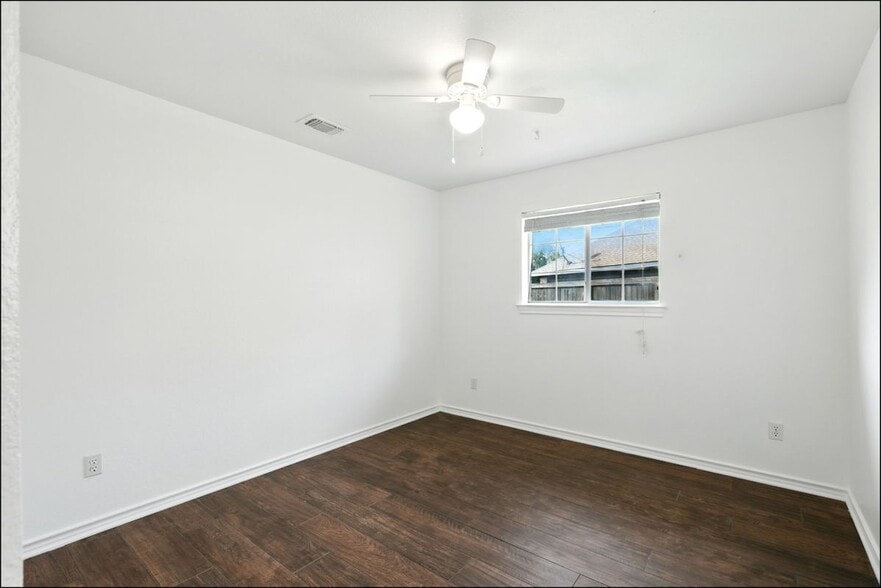Building Photo - 1507 River Hill Dr