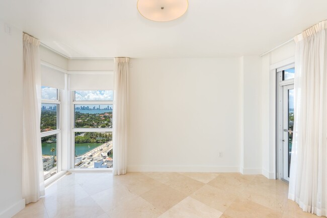 Building Photo - 4201 Collins Ave