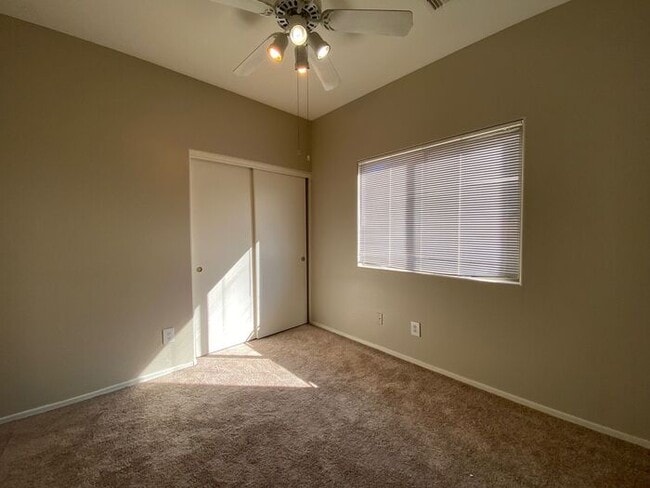 Building Photo - Charming 3 bedroom, 2 bath rental home