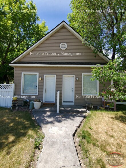 Building Photo - 1499 Mound Ave