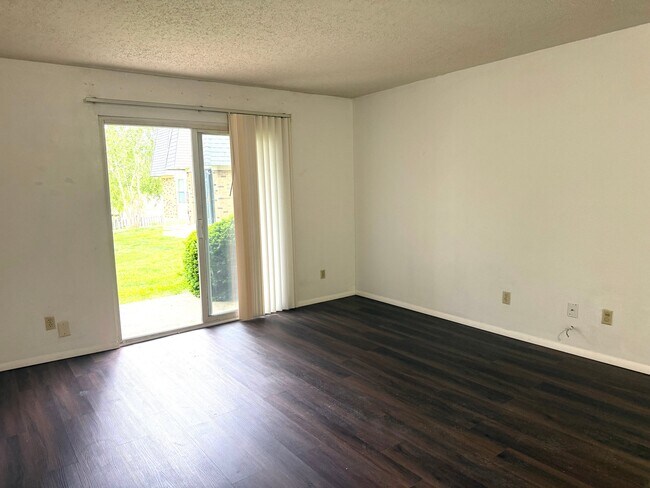 Building Photo - 9814 Greenery Ct