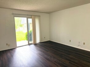 Building Photo - 9814 Greenery Ct