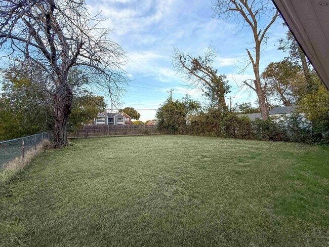 Building Photo - 2214 Piedmont Pl