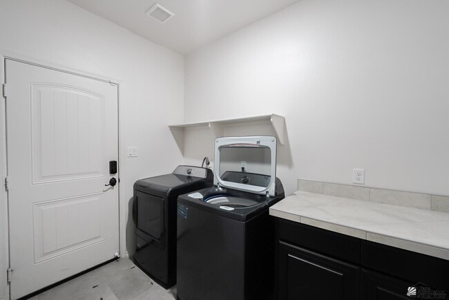 Building Photo - 3457 W 39th Ln
