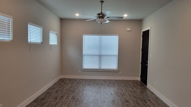 Building Photo - 3/2/2 Godley ISD + Pet Welcome Sprinklers - WALK IN SHOWER