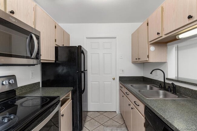 Building Photo - 22241 Atlantic Pointe