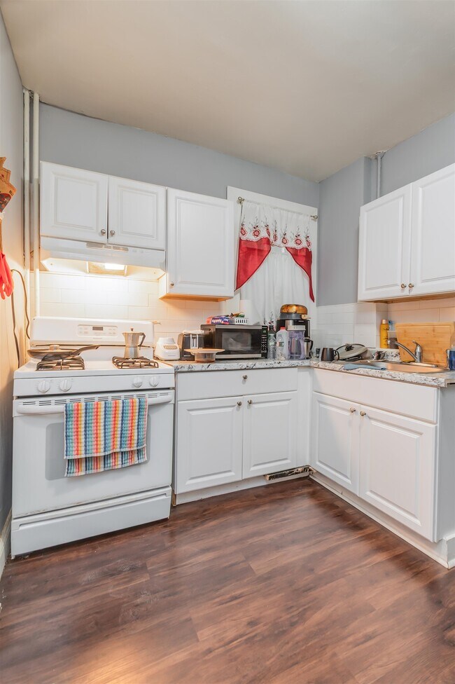 Building Photo - 164 Highland Ave