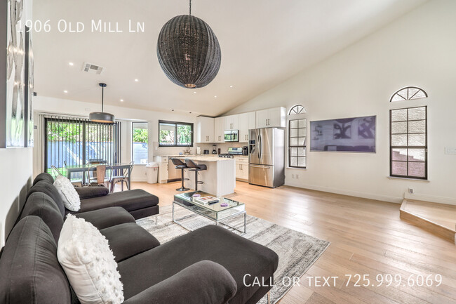 Building Photo - Luxury Monthly Rental in Green Valley