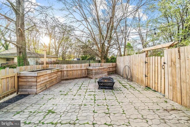 Building Photo - 8413 Rosemont Cir