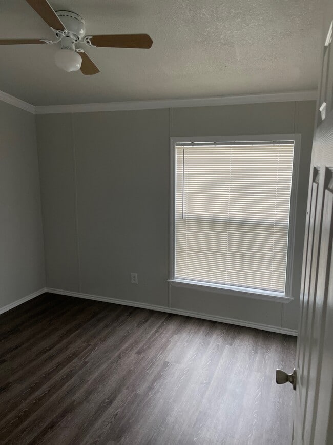 Building Photo - 165 Rolling Glen