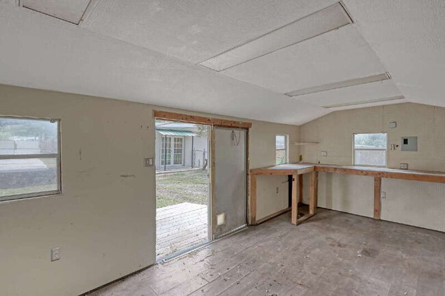 Building Photo - 184 S 5th St