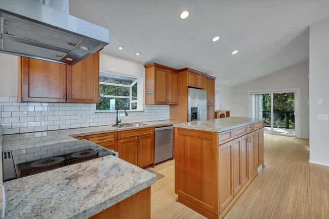 Building Photo - Stunning Sound & Olympic Mountain View Home in North Admiral