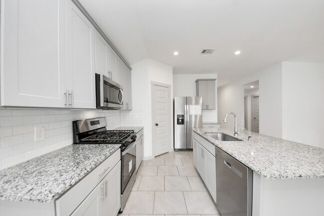 Building Photo - 4911 Pne Hvn Ln