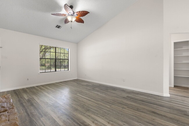 Building Photo - 1705 Laurel Path