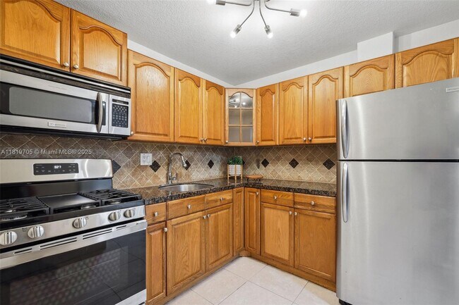 Building Photo - 13120 SW 92nd Ave