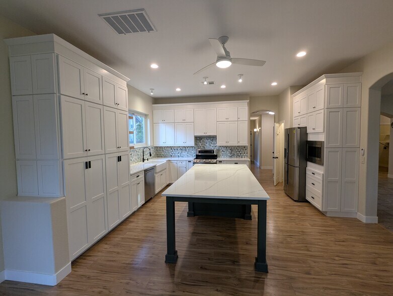 Building Photo - 267 E Smoke Tree Rd