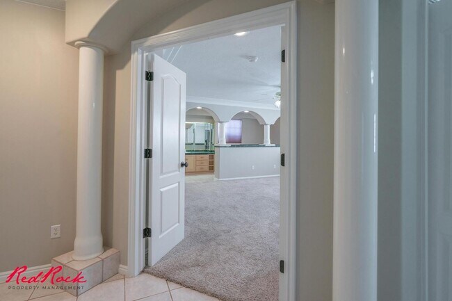 Building Photo - Spacious 6 Bedroom Home with a Balcony!