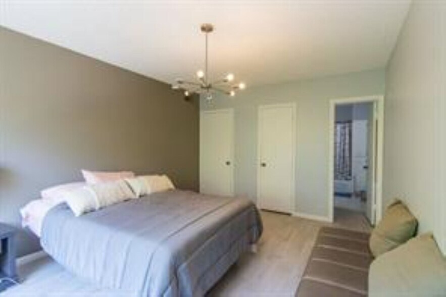 Building Photo - 5840 NE 22nd Way